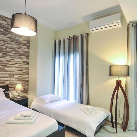 Studio 20 Patras Luaran gambar