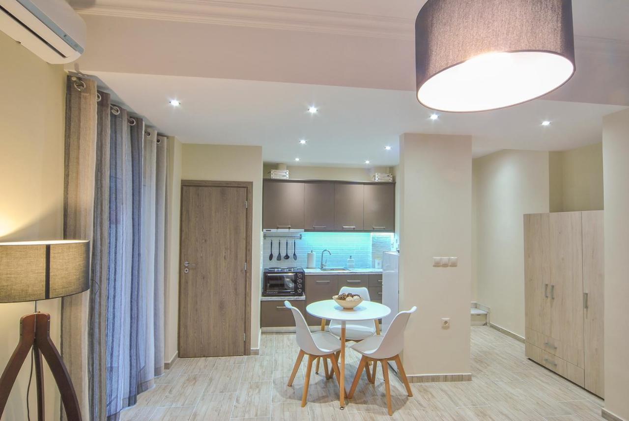 Studio 20 Patras Luaran gambar