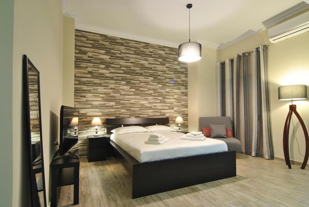 Studio 20 Patras Luaran gambar