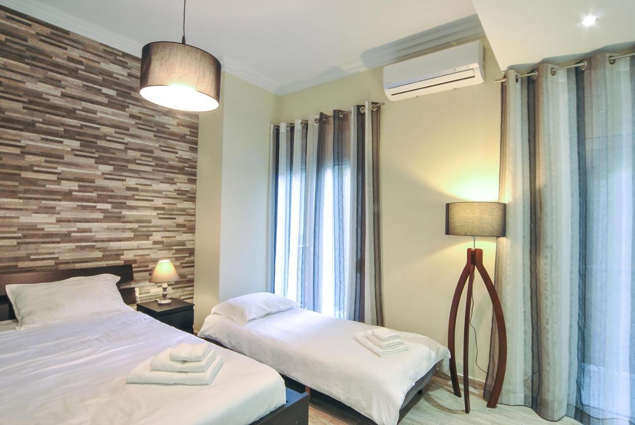 Studio 20 Patras Luaran gambar