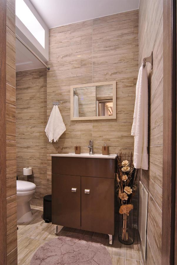 Studio 20 Patras Luaran gambar