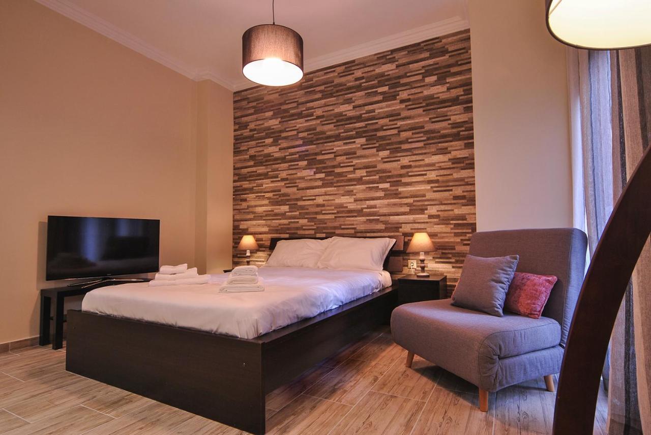 Studio 20 Patras Luaran gambar