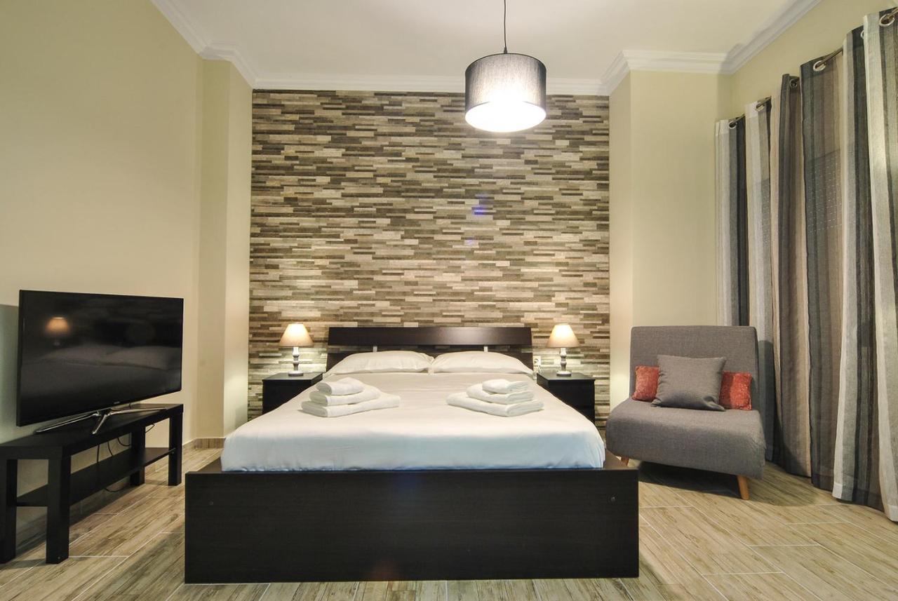Studio 20 Patras Luaran gambar