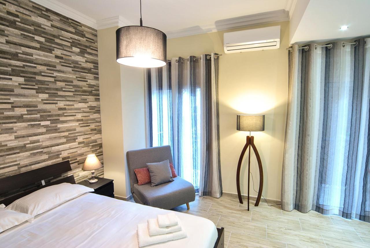 Studio 20 Patras Luaran gambar