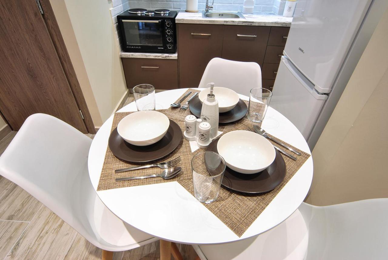 Studio 20 Patras Luaran gambar