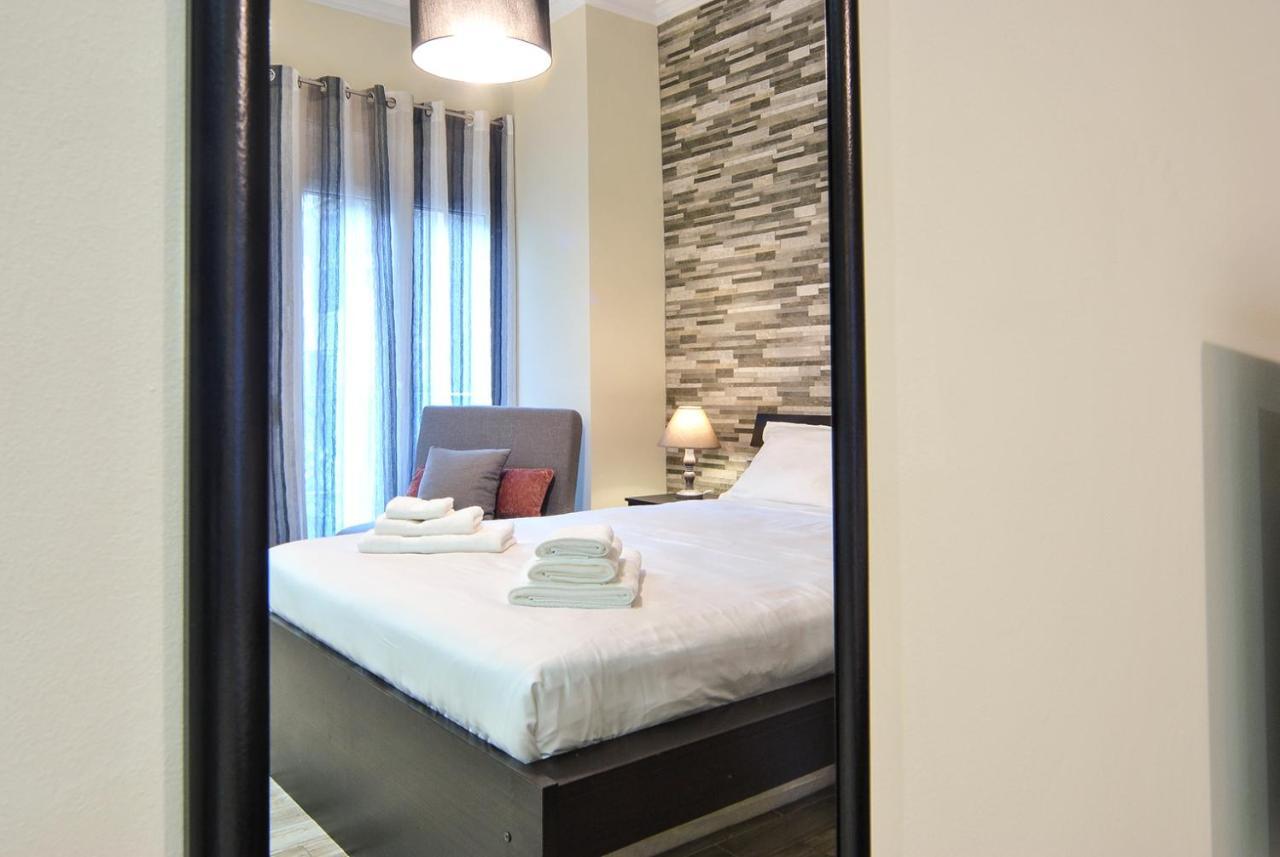 Studio 20 Patras Luaran gambar