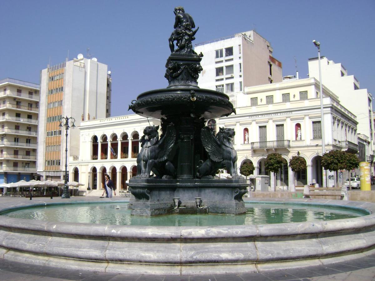 Studio 20 Patras Luaran gambar