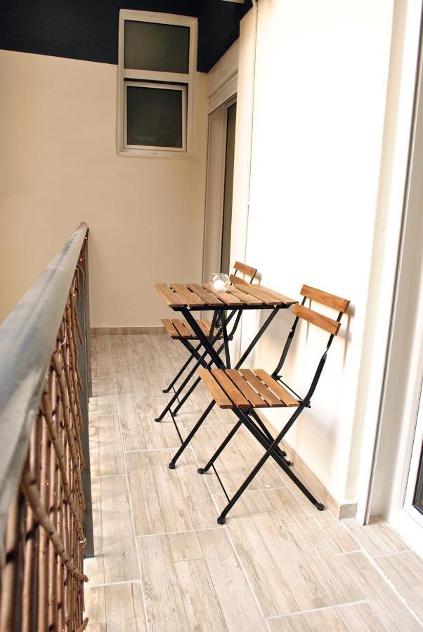 Studio 20 Patras Luaran gambar